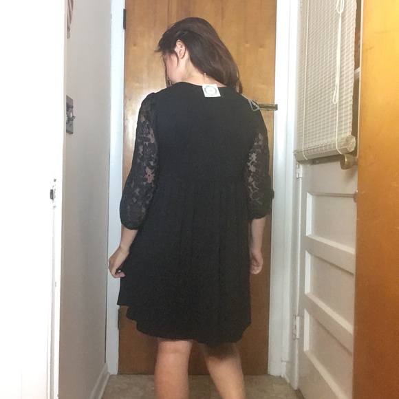 Sold out New Floral Embroidered dress - Picture 4 of 8